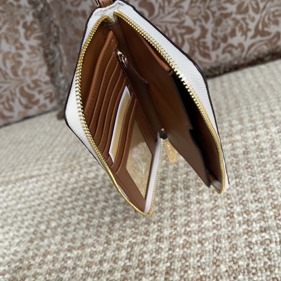 Michael Kors Jet Set Travel LG Flat MF Phone Case - Picture 6 of 16